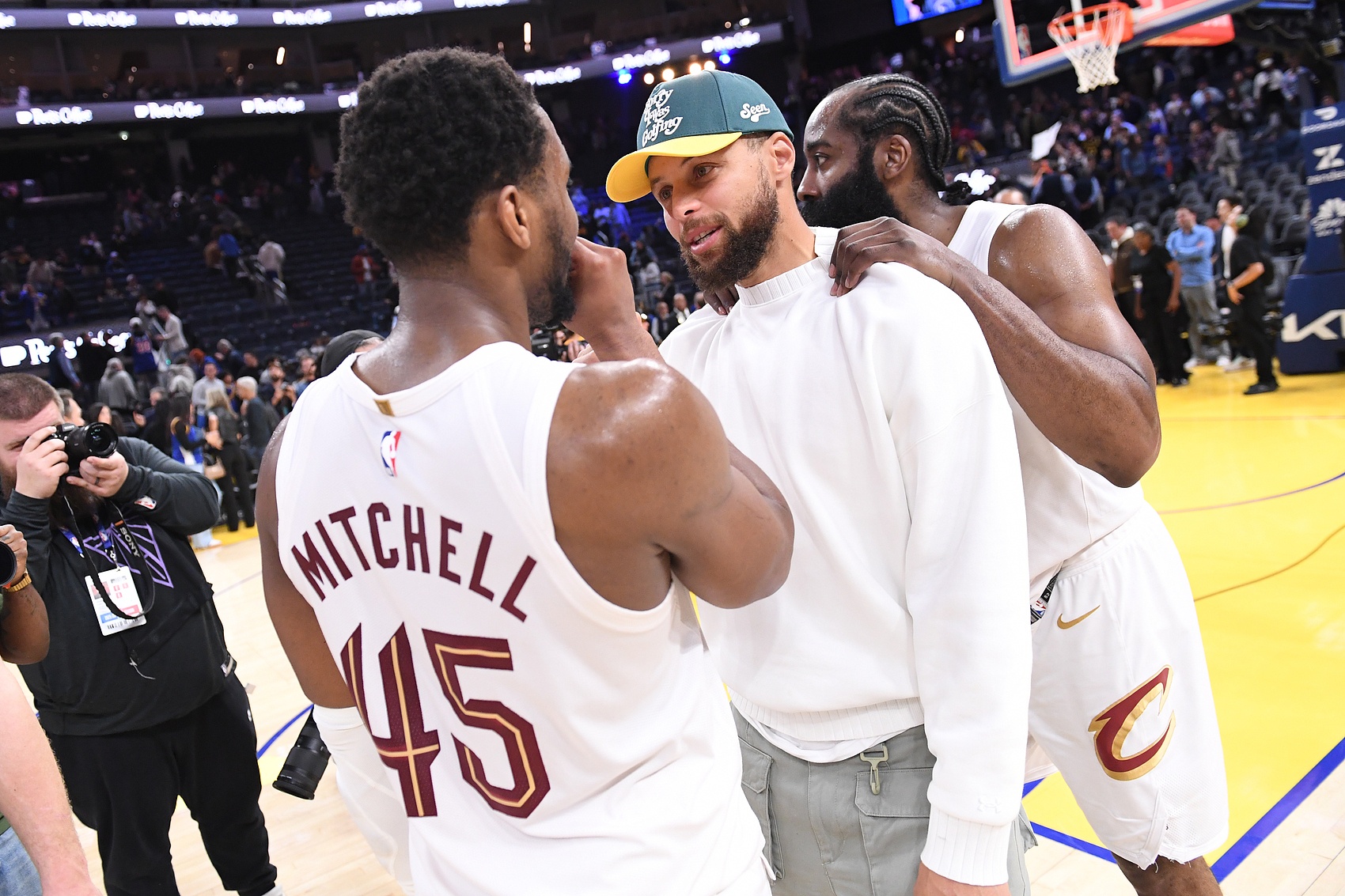 九游娱乐-张佳玮：库里本赛季只打一半但有7个3+1排联盟第三 哈登14个第一